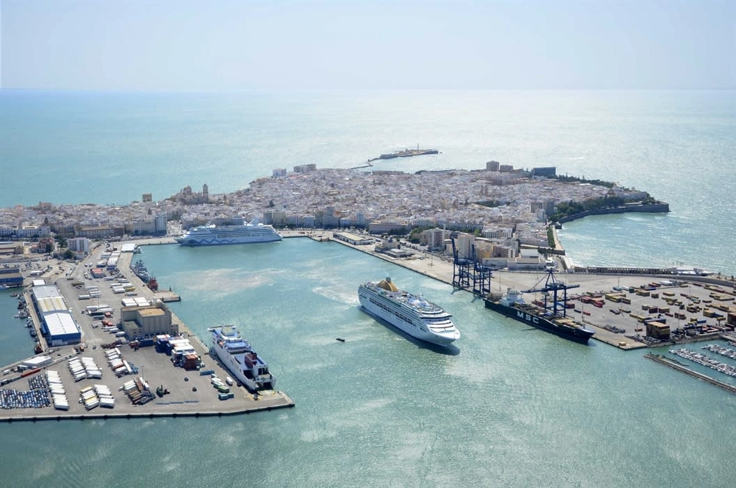 Cádiz – færgehavn og rejsemålsguide