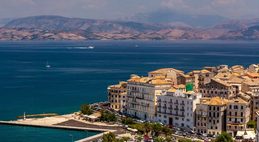 Corfu – færgehavn og rejsemålsguide