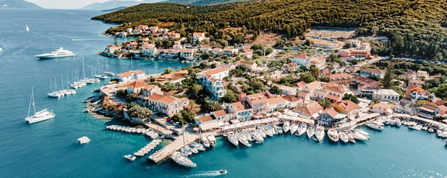 Fiskardo, Kefalonia – færgehavn og rejsemålsguide