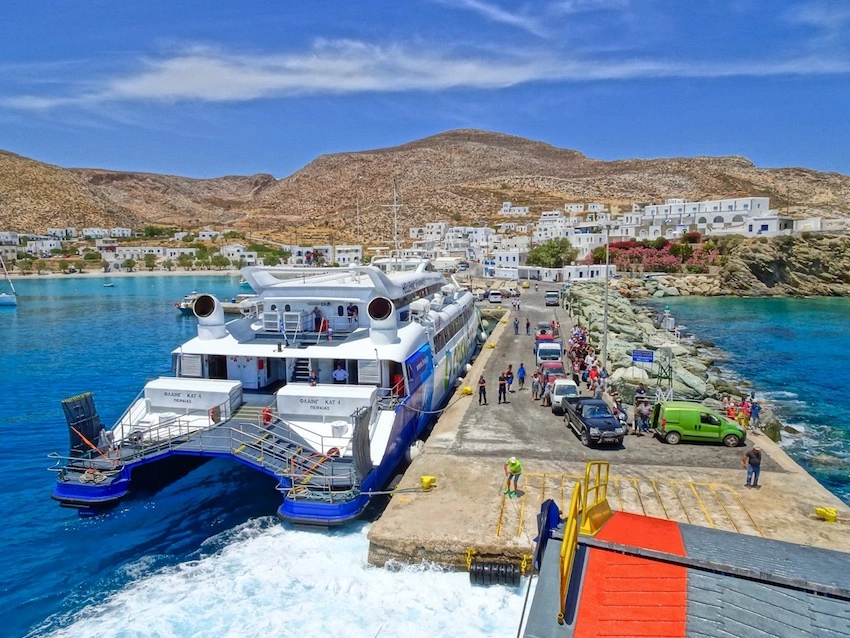 Folegandros – færgehavn og rejsemålsguide