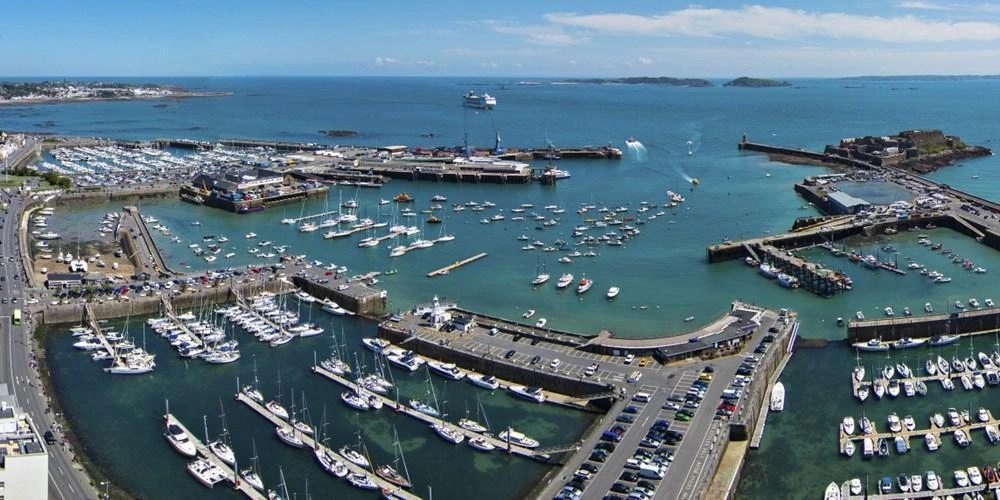 Guernsey – færgehavn og rejsemålsguide