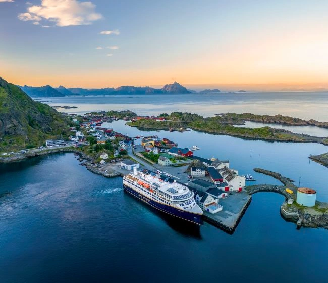 Kirkenes – færgehavn og rejsemålsguide