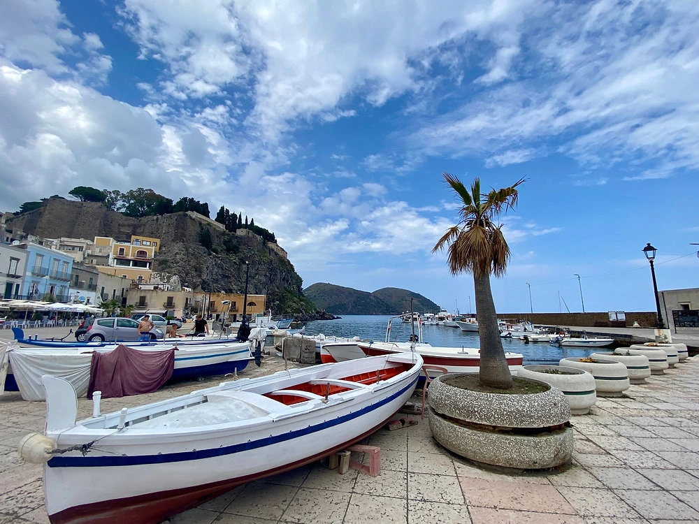 Lipari – færgehavn og rejsemålsguide