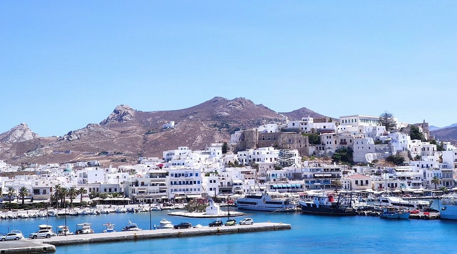 Naxos – færgehavn og rejsemålsguide