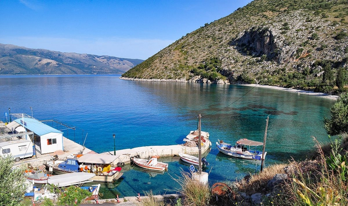 Færgerejse og havneinformation for Patras–Pisaetos, Ithaca