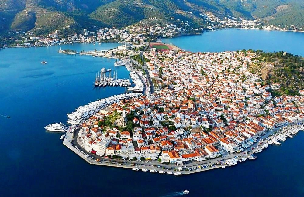 Poros – færgehavn og rejsemålsguide