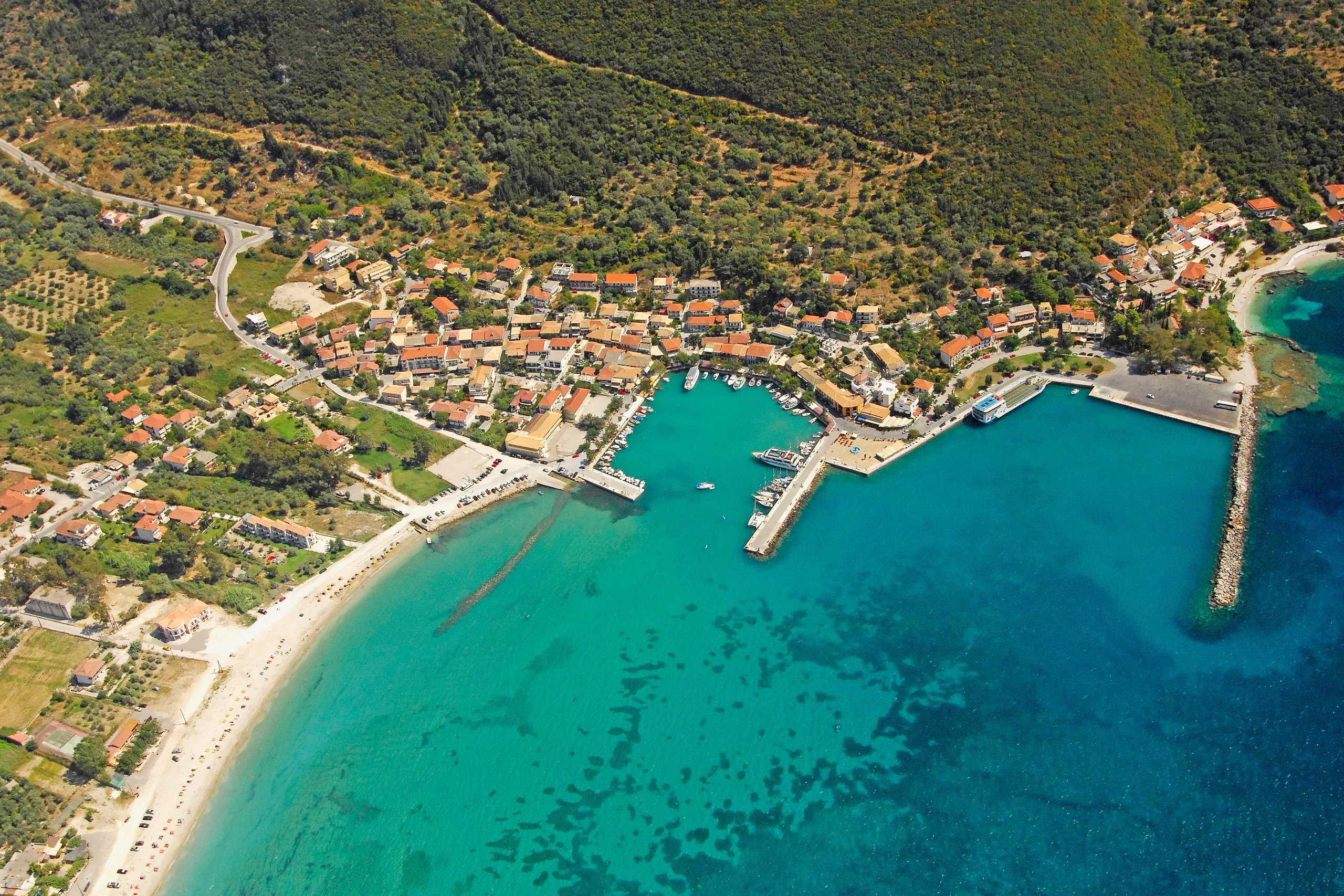 Vasiliki, Lefkada – færgehavn og rejsemålsguide