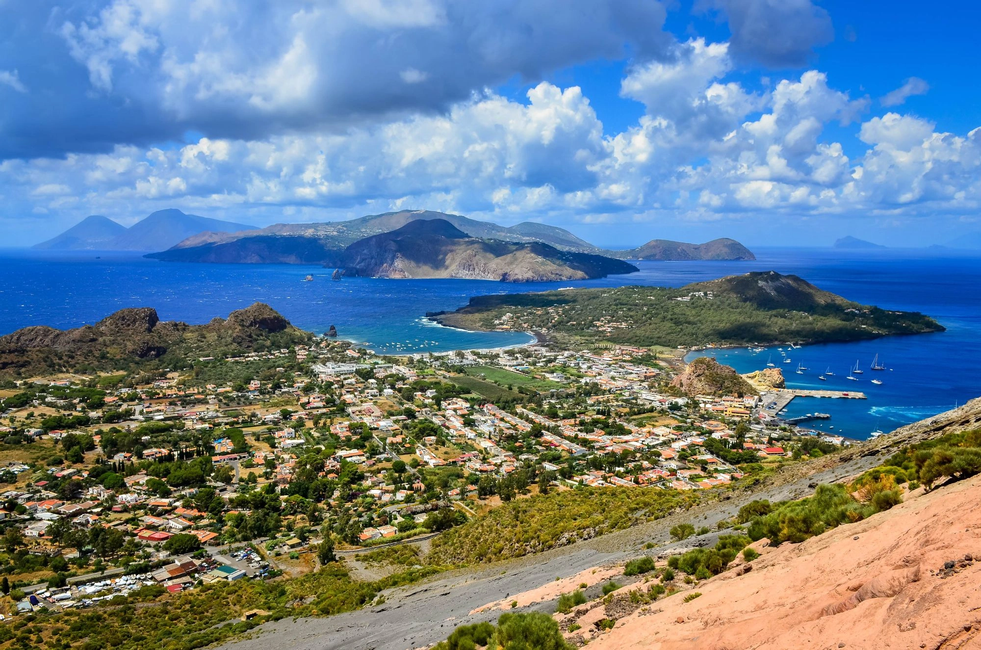 Vulcano – færgehavn og rejsemålsguide